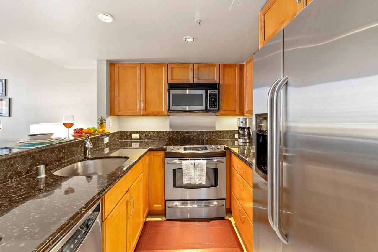 Renovated With City View At Aqua Palms Waikiki ホノルル エクステリア 写真