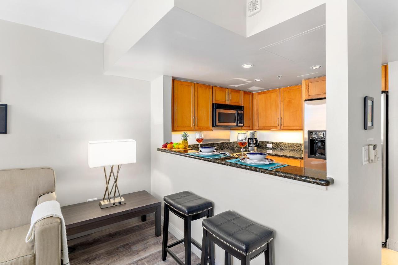 Renovated With City View At Aqua Palms Waikiki ホノルル エクステリア 写真