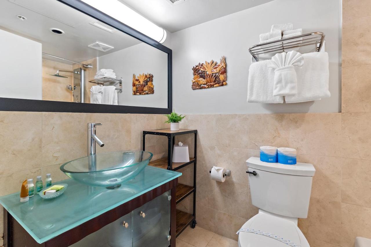 Renovated With City View At Aqua Palms Waikiki ホノルル エクステリア 写真