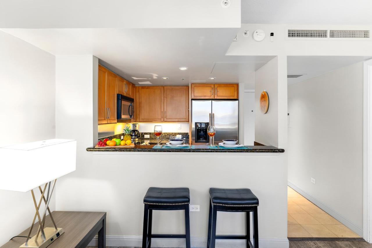 Renovated With City View At Aqua Palms Waikiki ホノルル エクステリア 写真